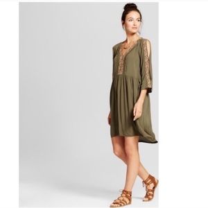 NWT Knox Rose Embroidered Cold Shoulder Dress